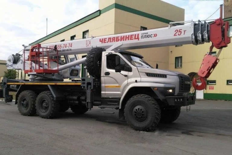 Автокран Челябинец КС-55732-28 на шасси Урал Next